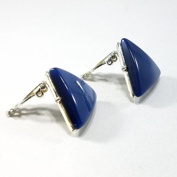 Vintage Pearlescent Blue Lucite Triangle Clip Earrings, Silver Tone Clips - Picture 6 of 10